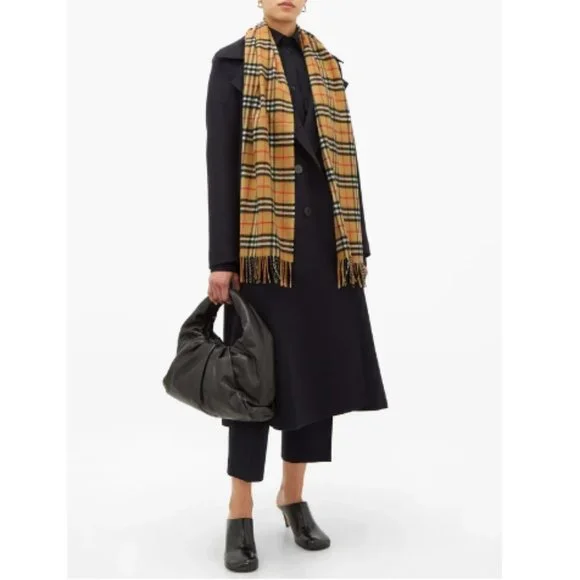 Burberry Vintage Check Brushed-Cashmere Scarf - Picture 11 of 14